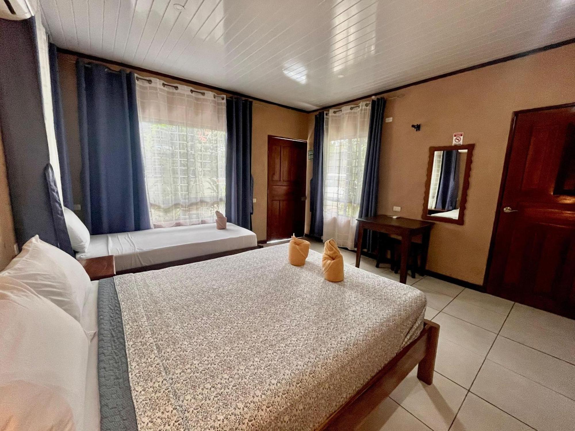 Cabinas Villa Drake Drakes Bay 外观 照片
